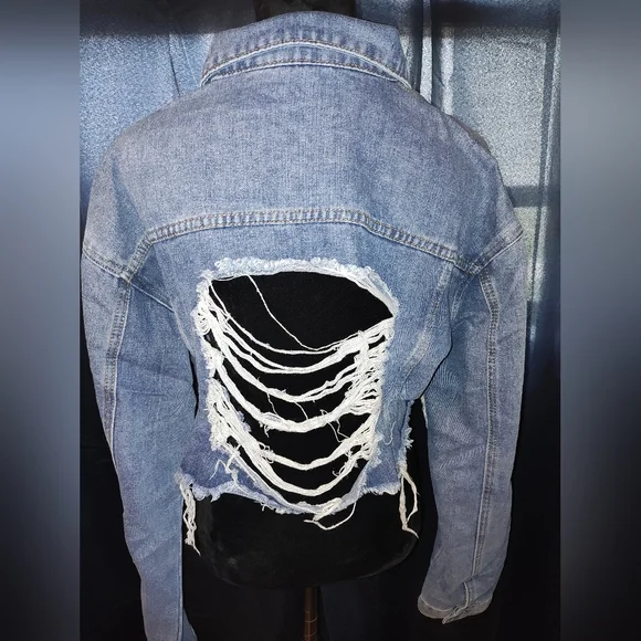 Stylish Blue Cropped Denim Jacket - Picture 4 of 4